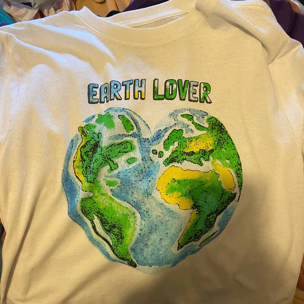 white graphic tee